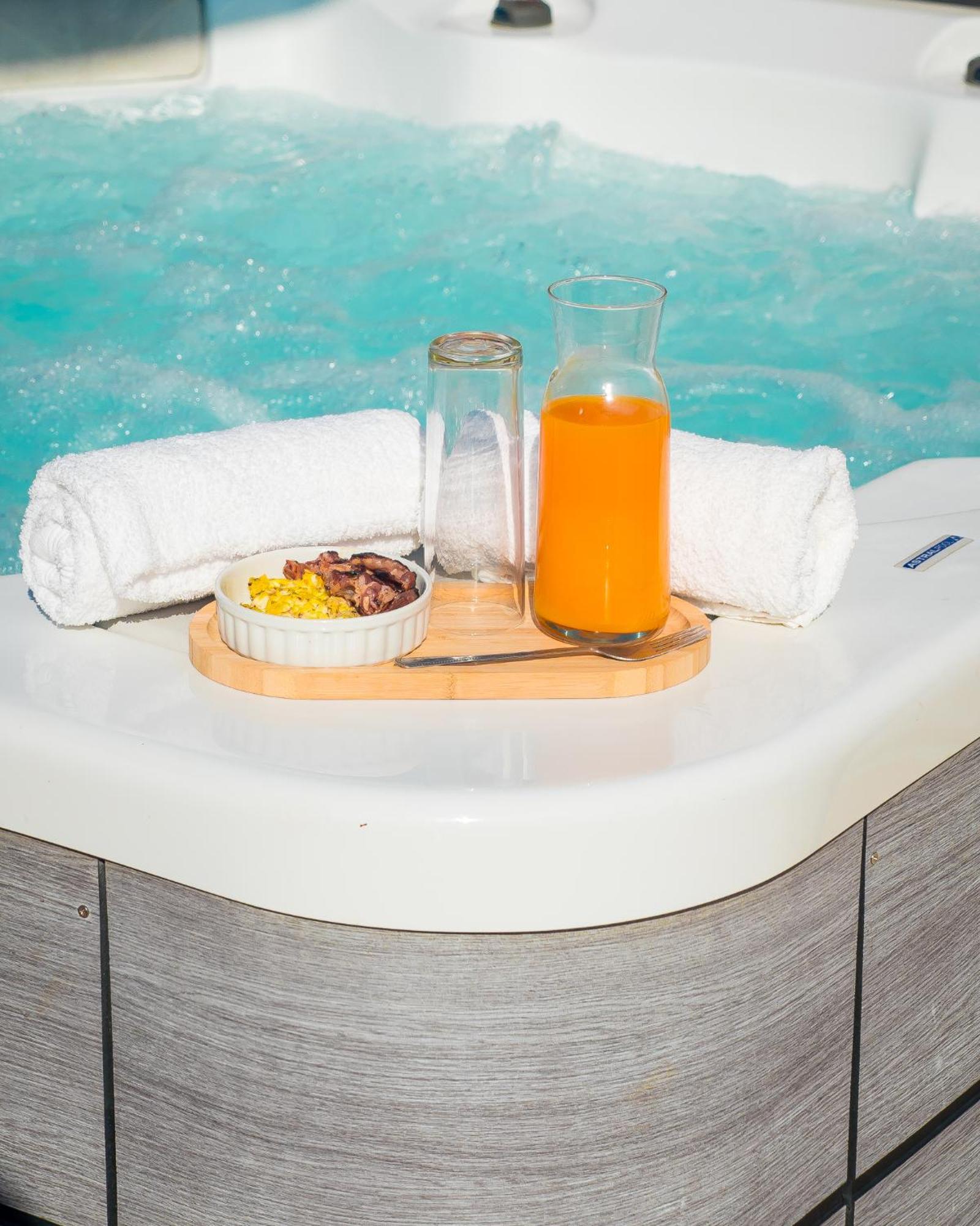 Evasion En Plein Coeur De La Ville Studio Jacuzzis Sauna Et Piscine Au Centre De Port-Louis Exteriör bild